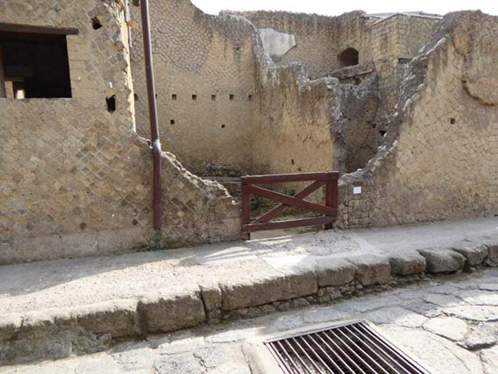 141004%2060%20E%20P1000042